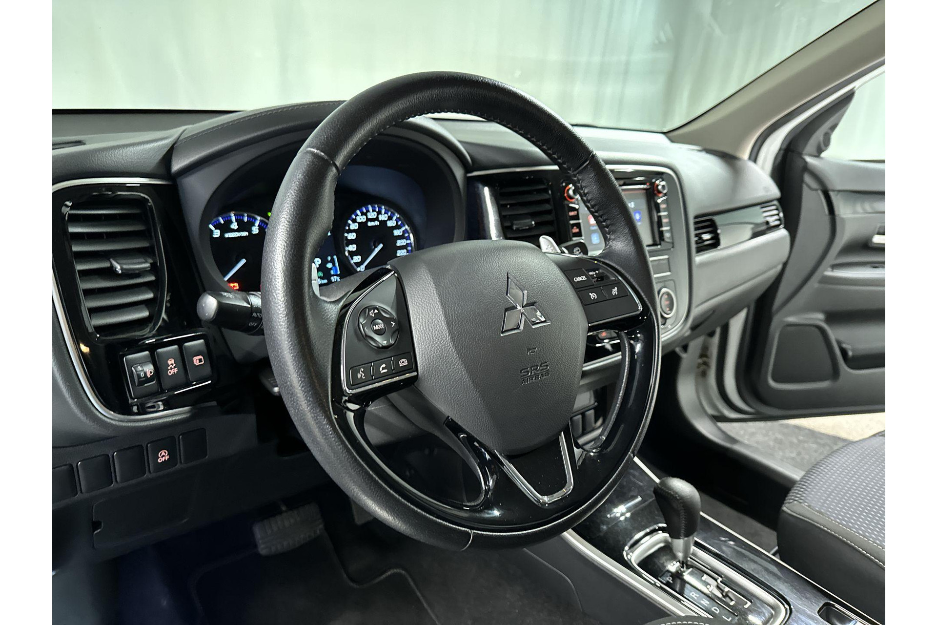 44399487-15.jpg