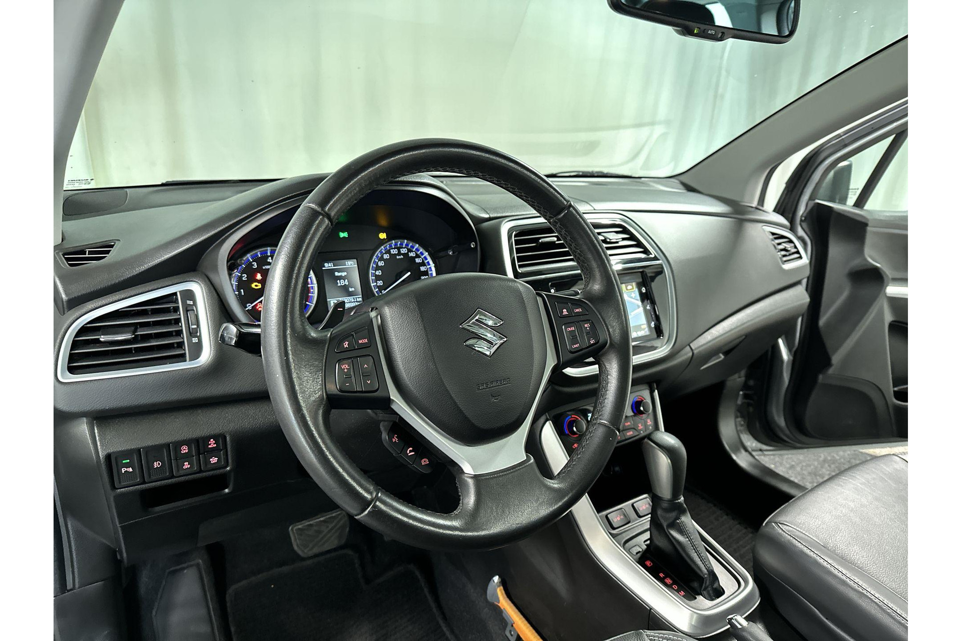 47788094-15.jpg
