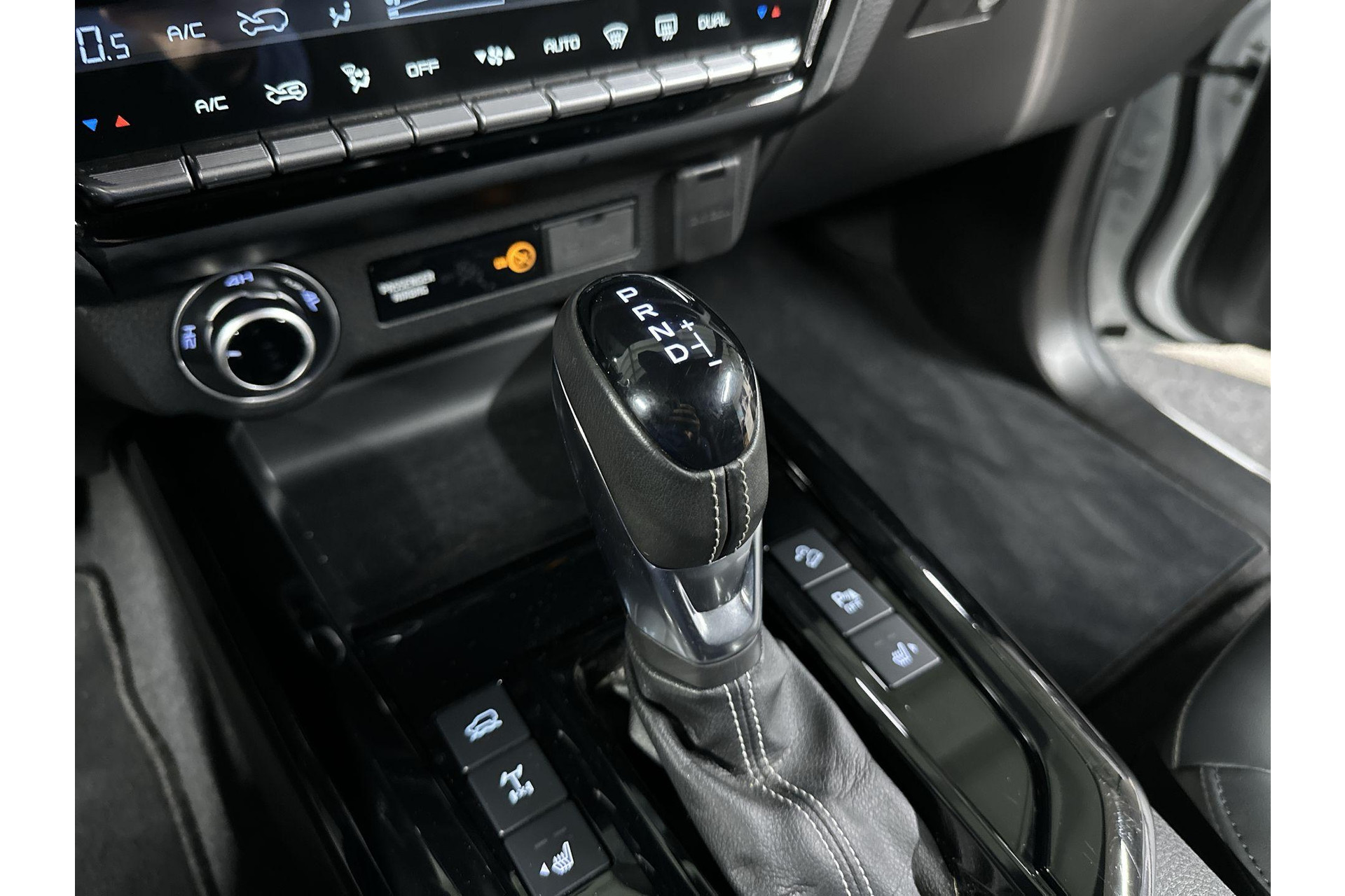 48679023-25.jpg